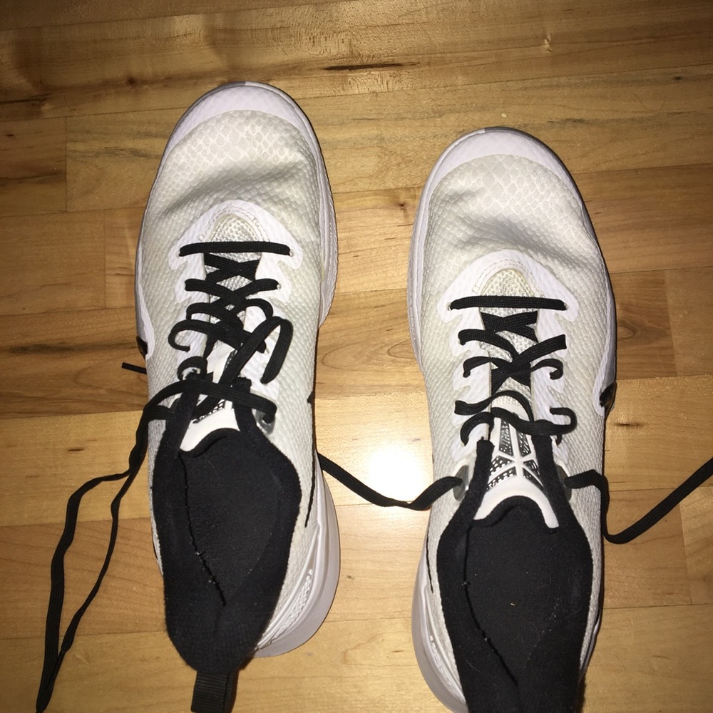 Nike basketball shoes court sport black white